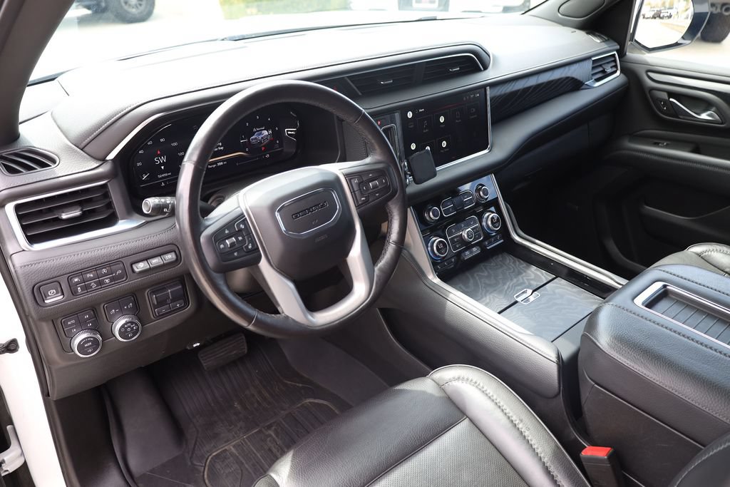 Used 2022 GMC Yukon Denali w/ Denali Ultimate Package AWD/4WD image 12