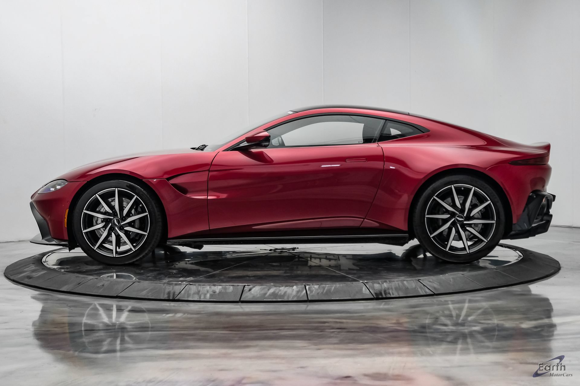 Used 2019 Aston Martin V8 Vantage Coupe RWD image 8