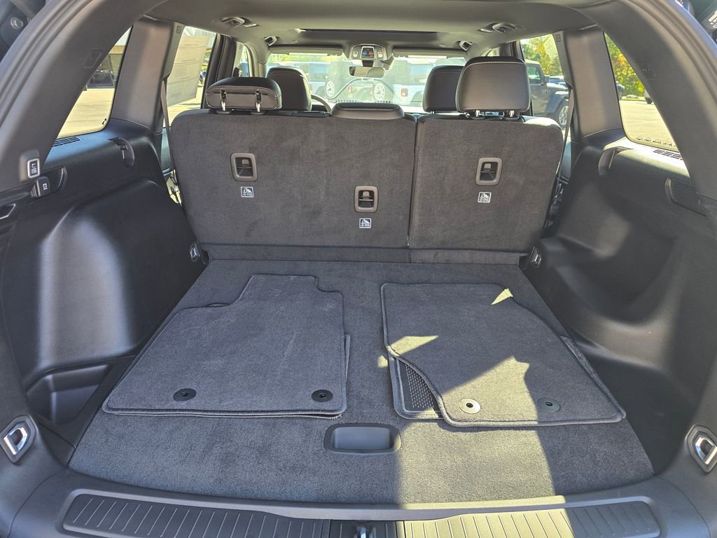 New 2025 Jeep Grand Cherokee Altitude image 12