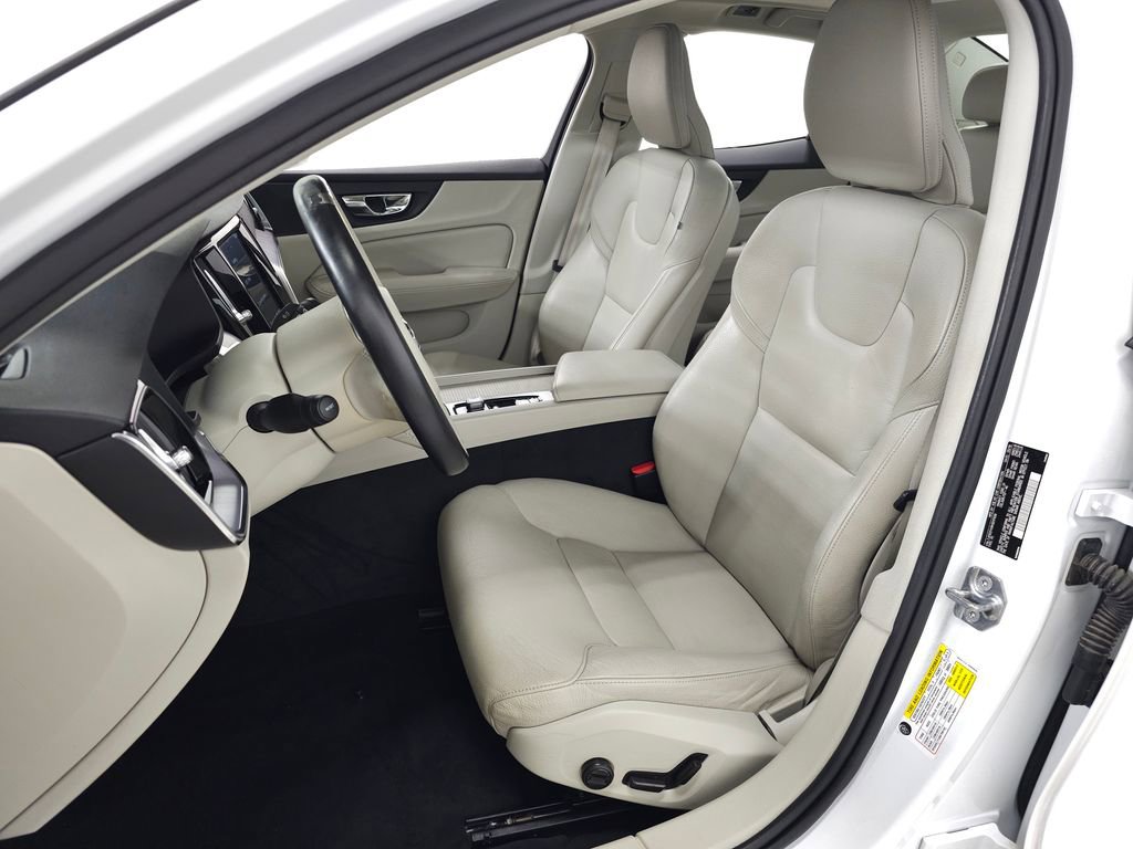 Used 2019 Volvo S60 T5 Momentum FWD image 14