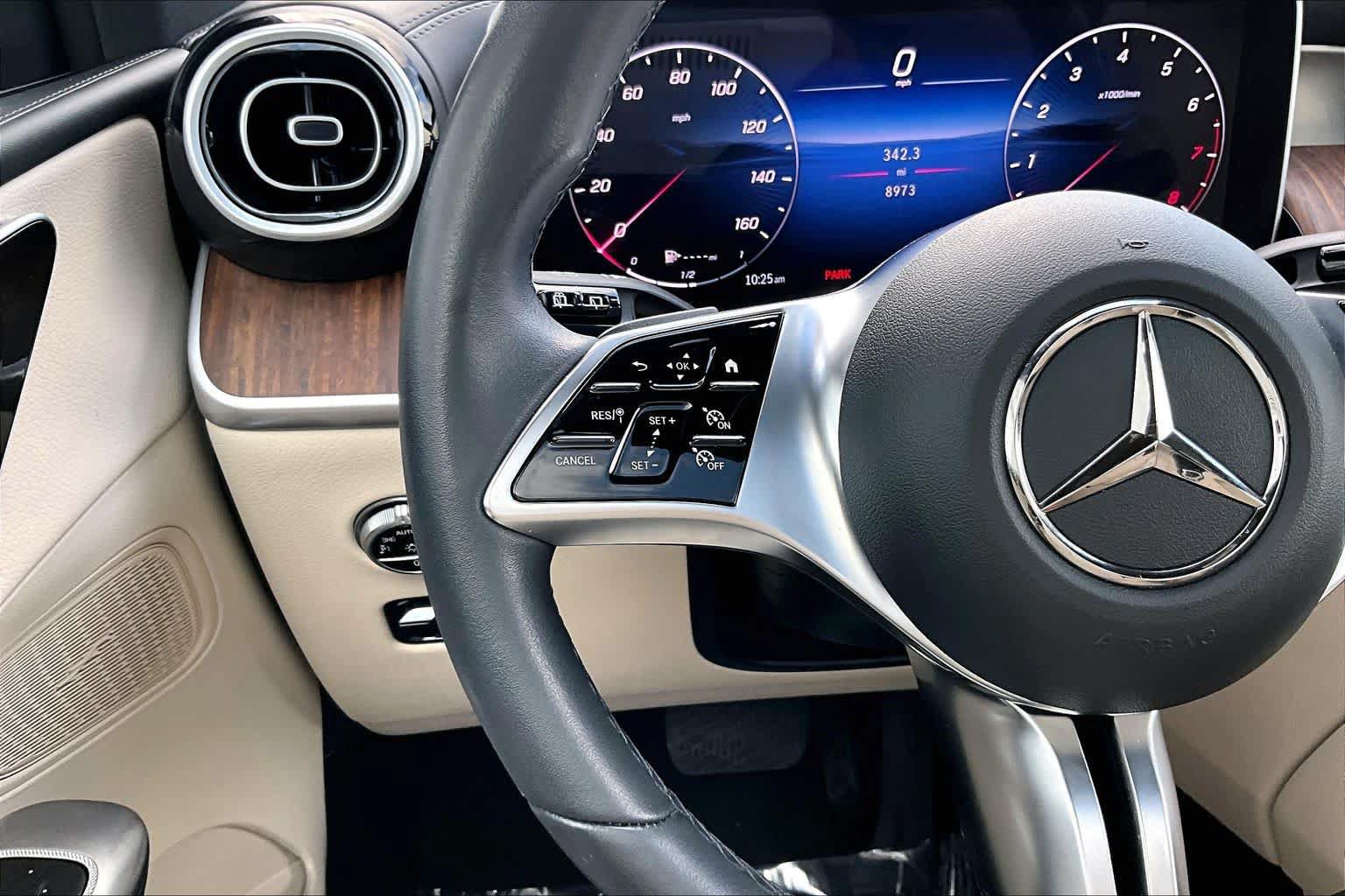 Used 2025 Mercedes-Benz GLC 300 image 21