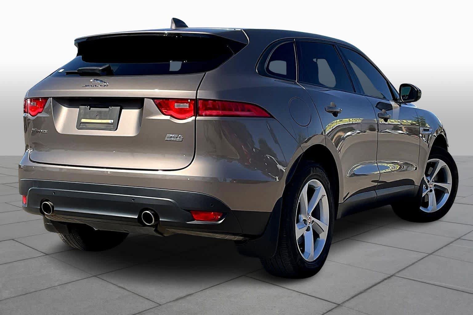Used 2017 Jaguar F-PACE Premium image 12