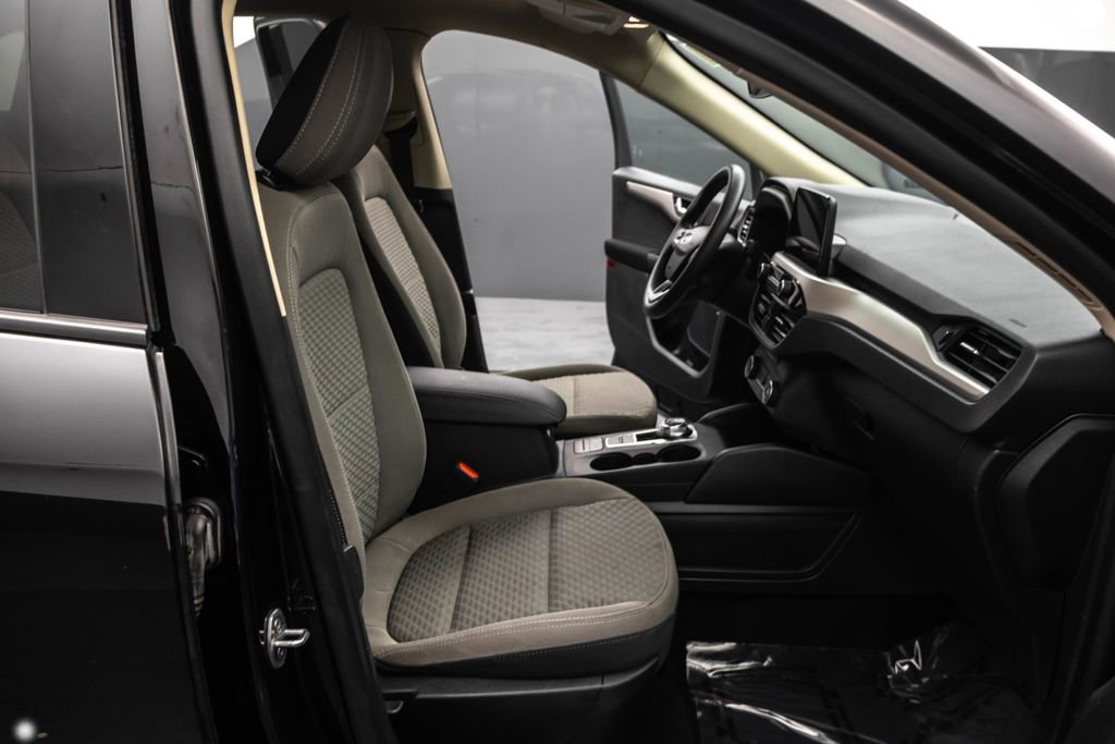 Used 2020 Ford Escape SE image 33