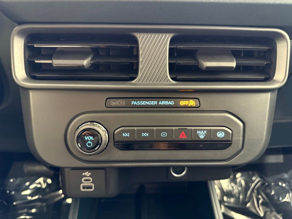 New 2025 Ford Maverick XL image 33