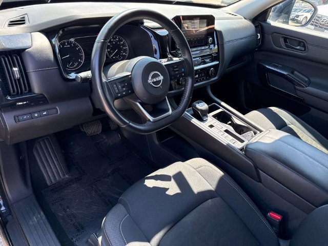 Used 2025 Nissan Pathfinder SV FWD image 23