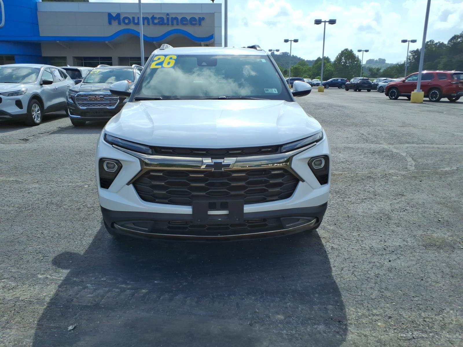 Used 2026 Chevrolet TrailBlazer ACTIV w/ Convenience Package AWD/4WD image 2