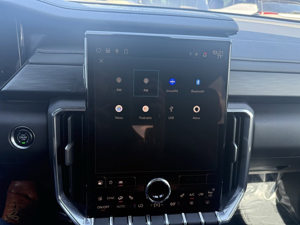 Used 2024 GMC Acadia Elevation image 16