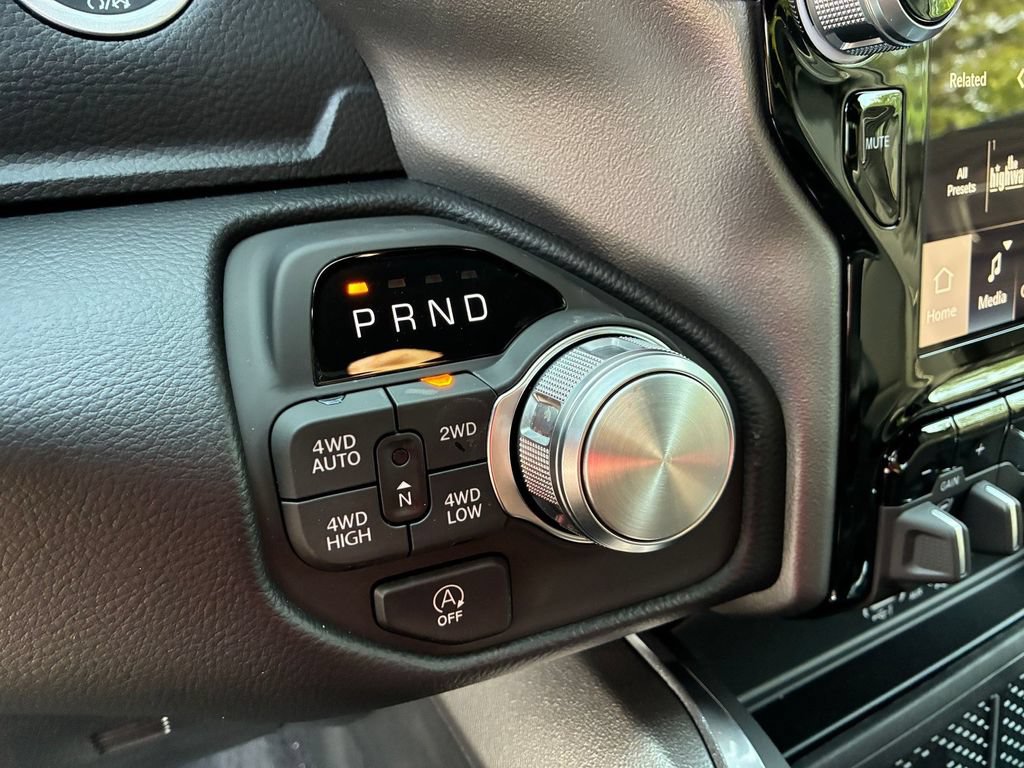 New 2027 RAM 1500 Laramie w/ Laramie Preferred Package AWD/4WD image 24