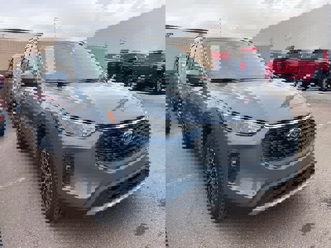 Used 2024 Ford Escape PHEV image 2