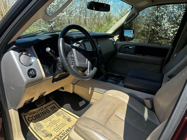 Used 2017 Ford Expedition XLT w/ Equipment Group 202A AWD/4WD image 12