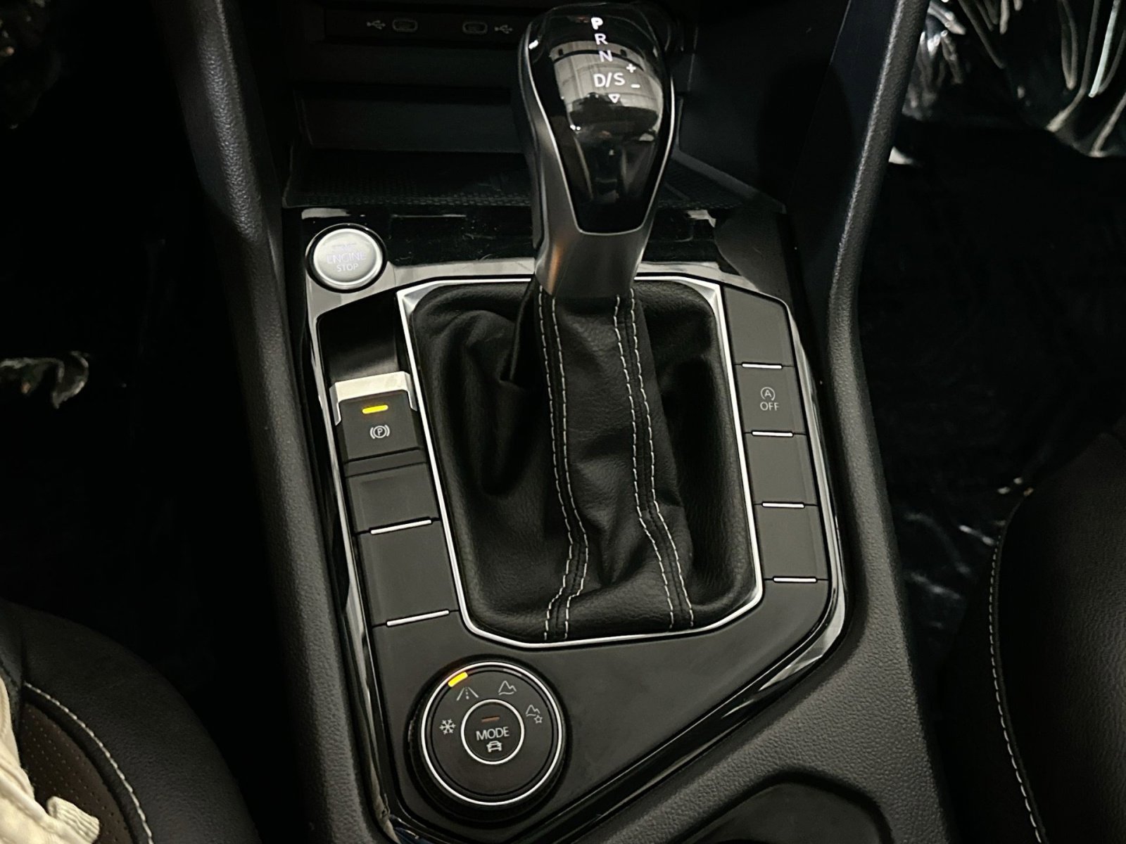 Used 2022 Volkswagen Taos SEL image 33