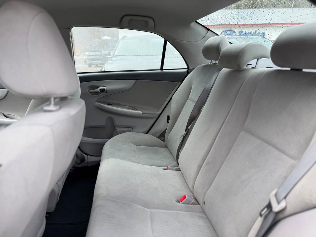 Used 2013 Toyota Corolla LE image 5