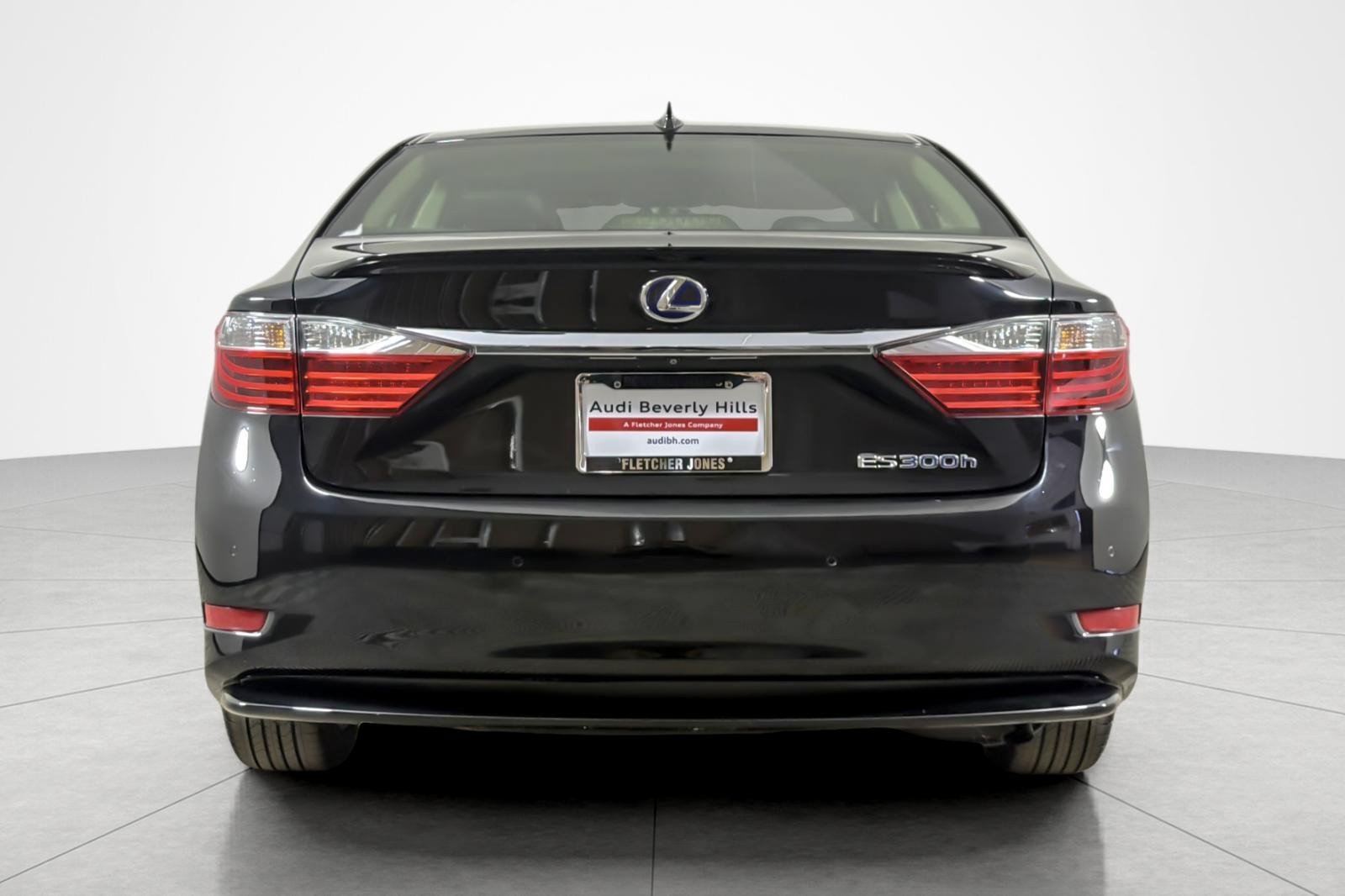 Used 2015 Lexus ES 300h w/ Navigation System Package FWD image 4