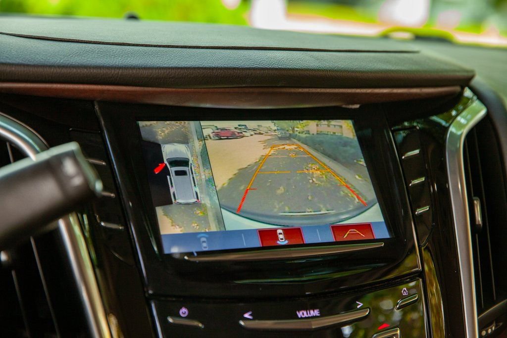 Used 2020 Cadillac Escalade Premium Luxury image 15