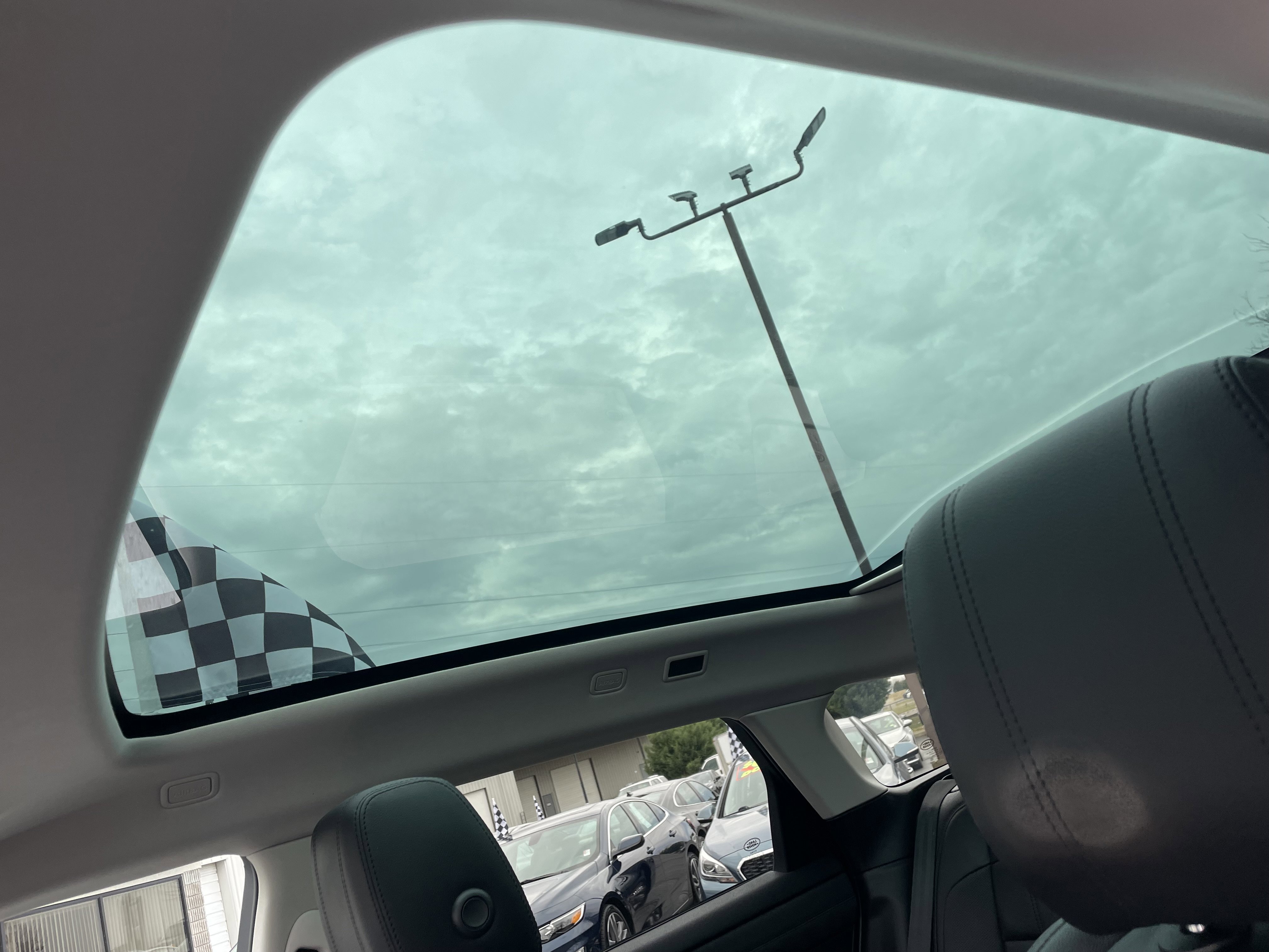 Used 2020 Land Rover Range Rover Evoque S image 8