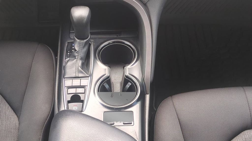 Used 2019 Toyota Camry LE image 22