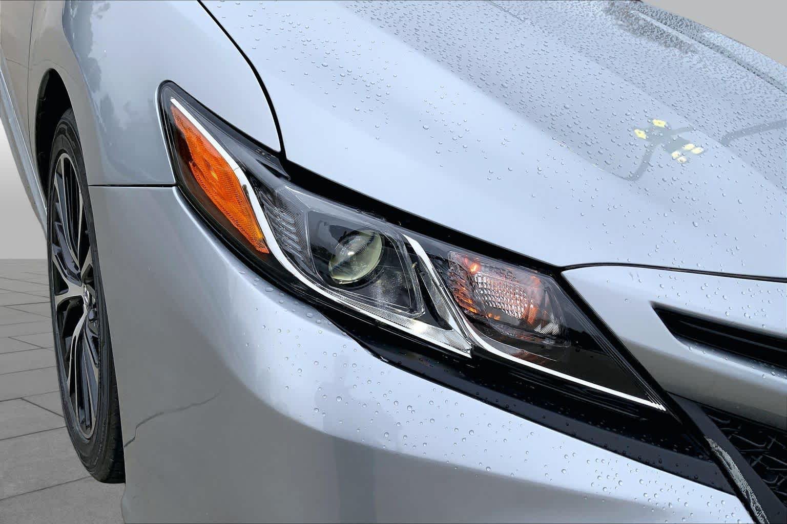 Used 2018 Toyota Camry SE FWD image 26