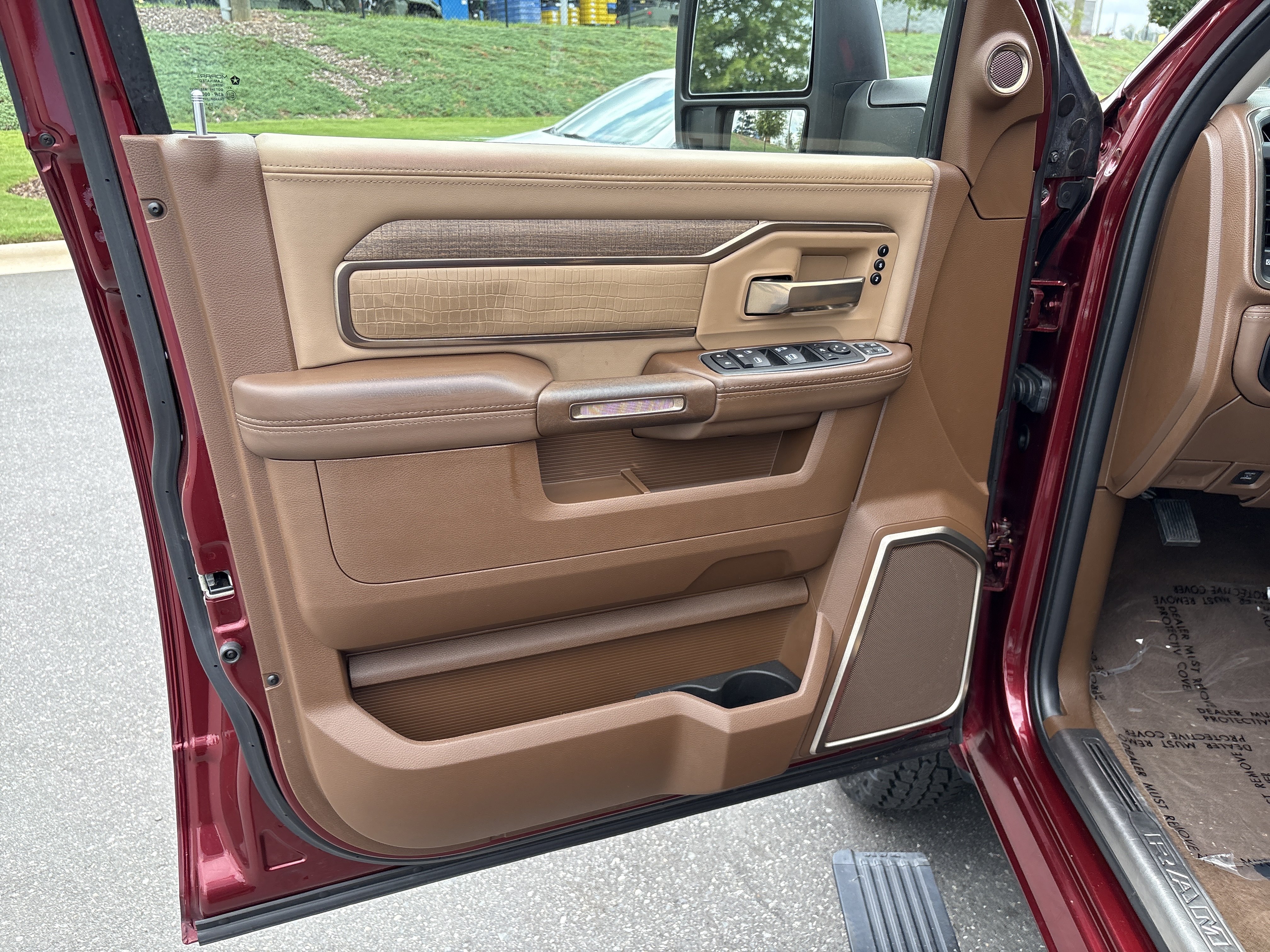 Used 2024 RAM 3500 Limited AWD/4WD image 15
