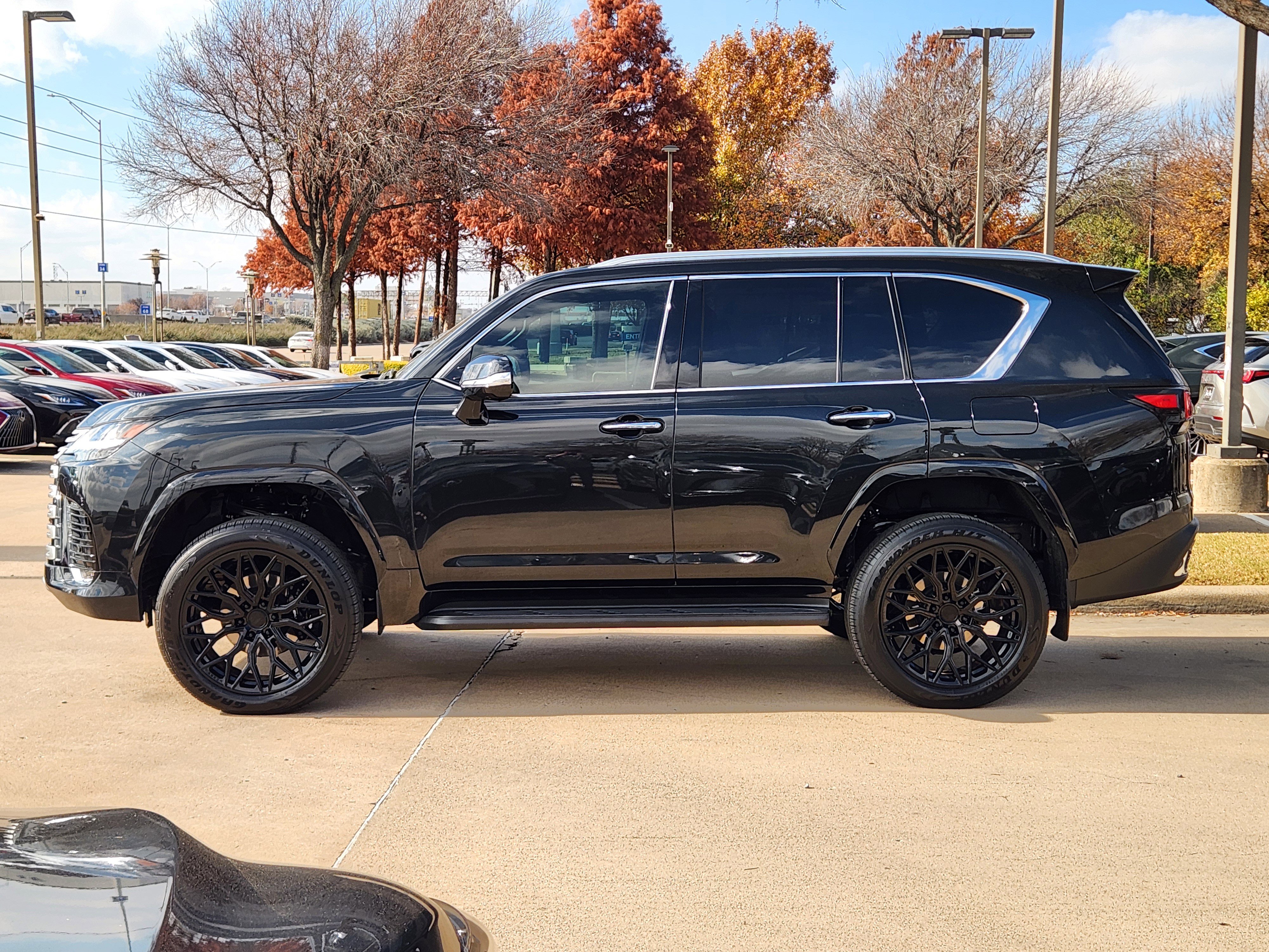 New 2025 Lexus LX 600 4WD w/ Luxury Package image 3