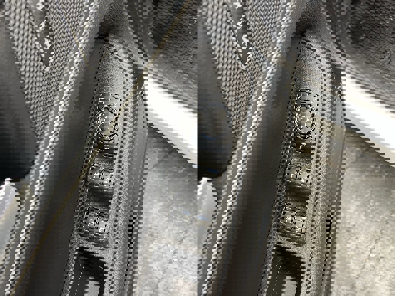 Used 2024 Ford Edge SEL w/ Convenience Package image 9