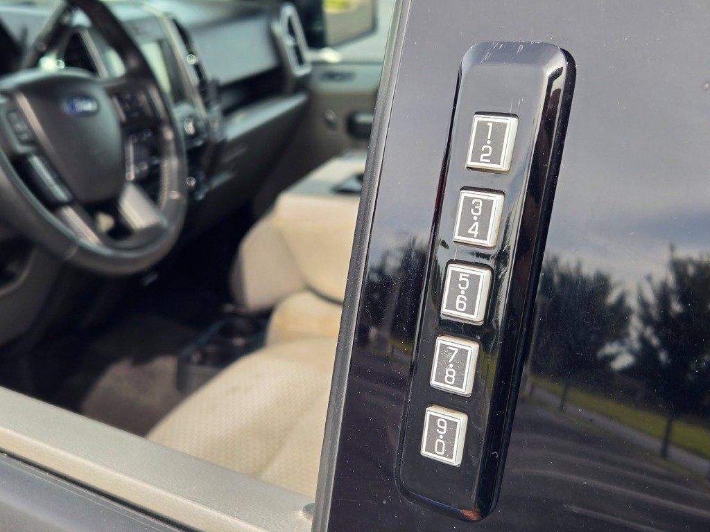 Used 2018 Ford F150 XLT w/ Equipment Group 302A Luxury AWD/4WD image 22