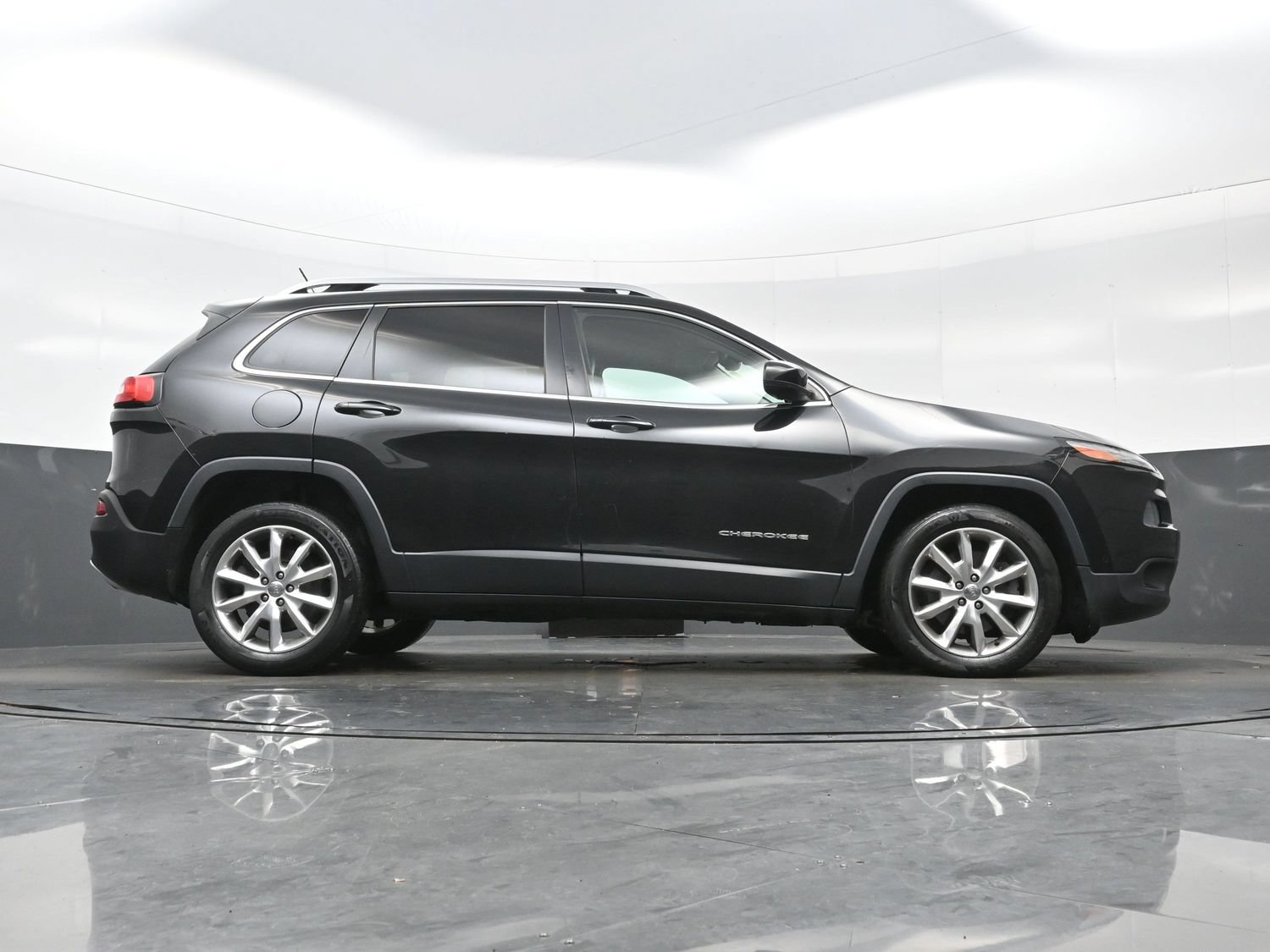 Used 2014 Jeep Cherokee Limited w/ Technology Group FWD image 34