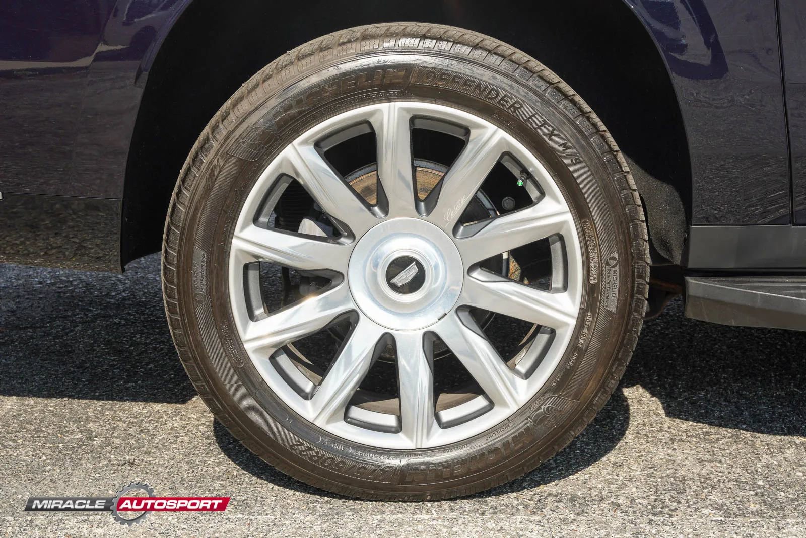 Used 2021 Cadillac Escalade ESV Premium Luxury Platinum AWD/4WD image 11