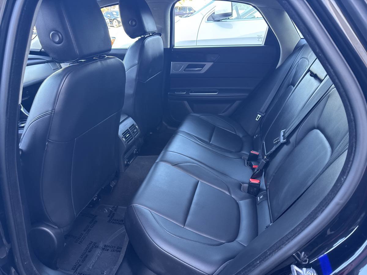 Used 2020 Jaguar XF Premium image 13