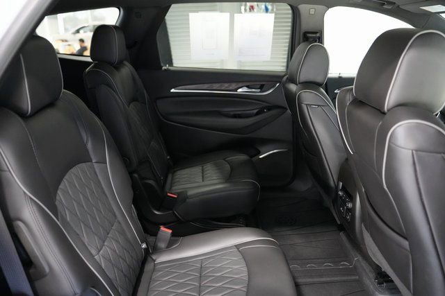 Used 2024 Buick Enclave Avenir image 21