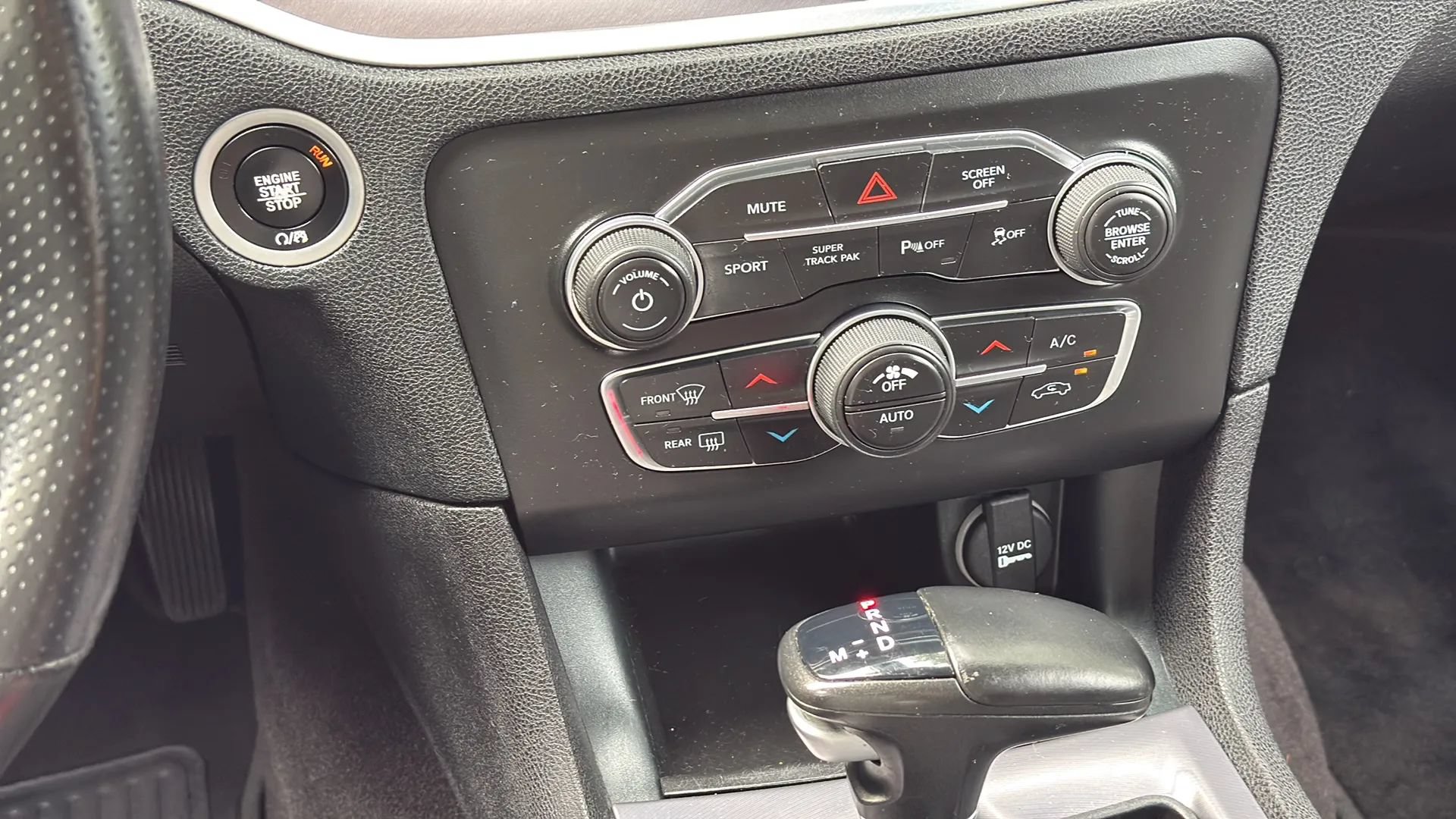 Used 2019 Dodge Charger SXT w/ Blacktop Package AWD/4WD image 27