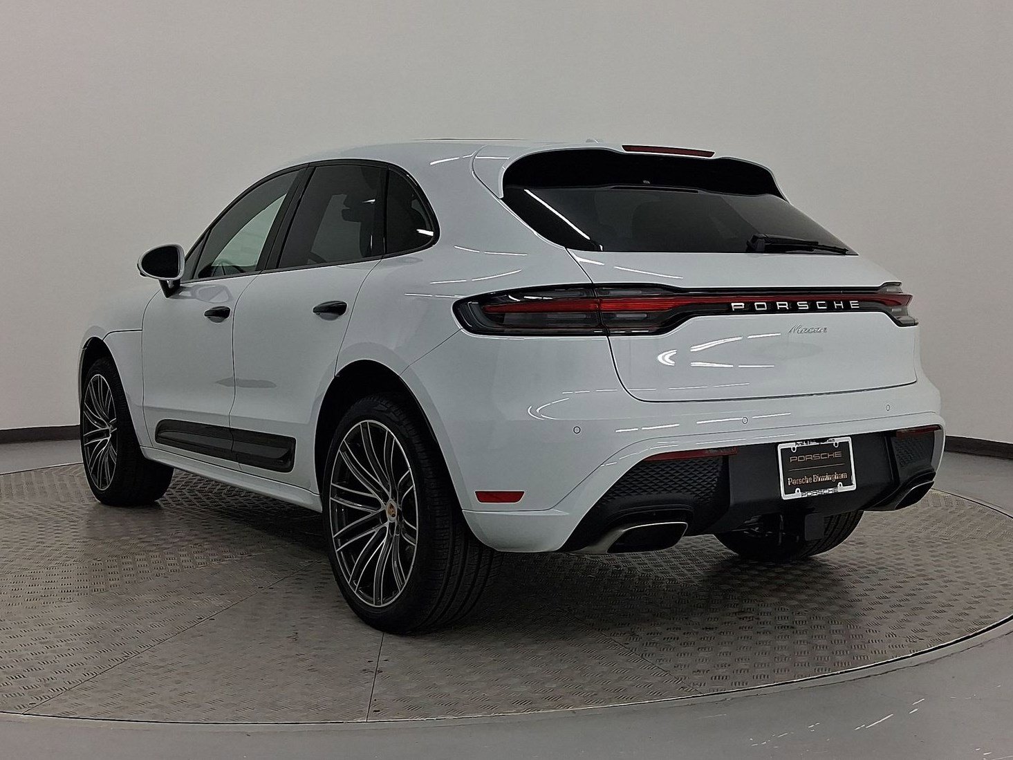 New 2026 Porsche Macan image 3