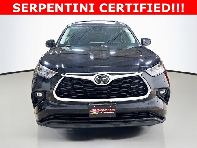 Used 2020 Toyota Highlander XLE AWD/4WD image 3