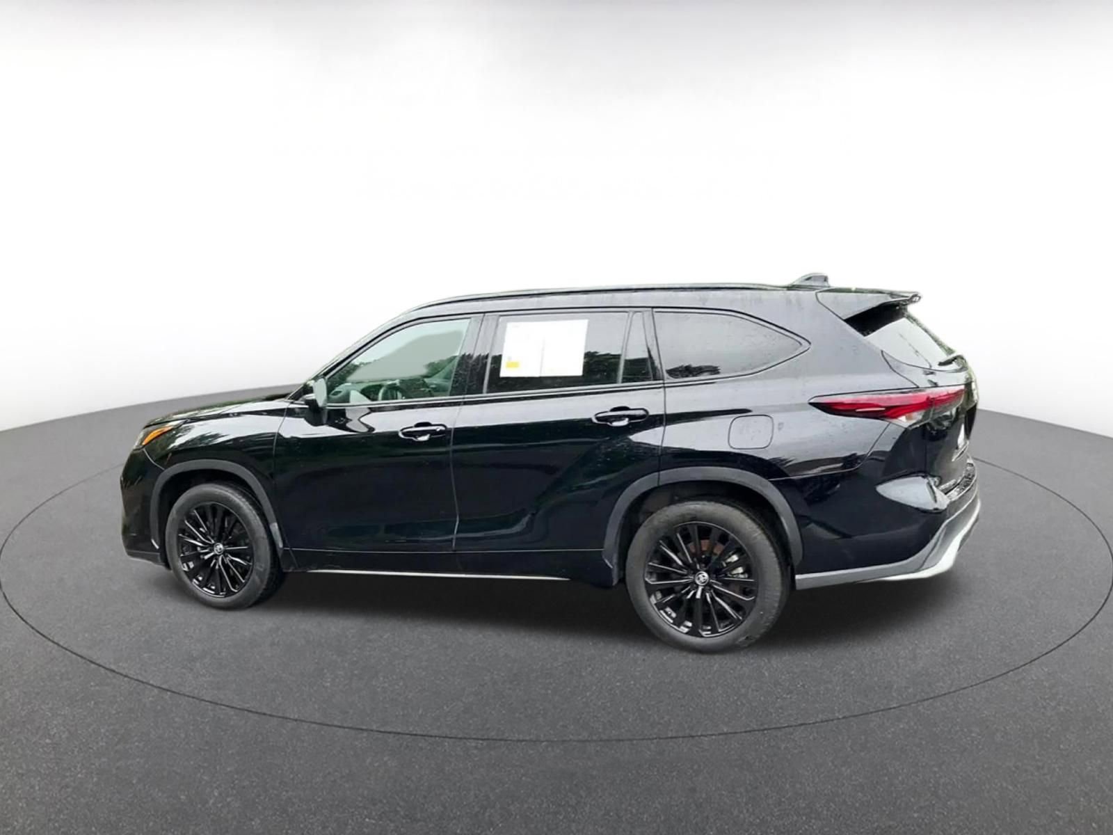 Used 2025 Toyota Highlander XSE AWD/4WD image 10