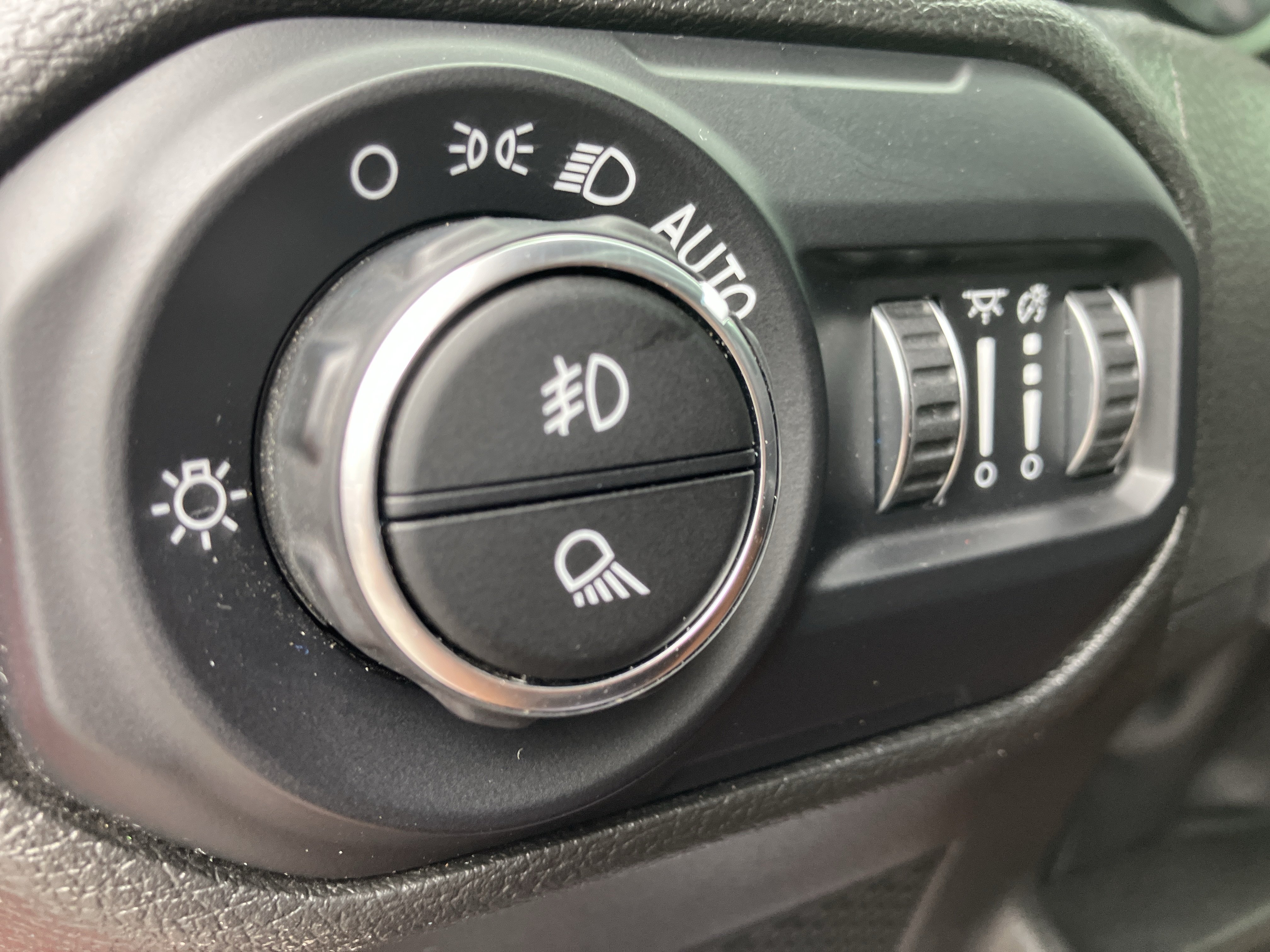 Used 2022 Jeep Gladiator Rubicon w/ LED Lighting Group AWD/4WD image 18