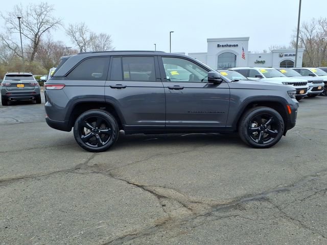 Used 2023 Jeep Grand Cherokee Limited w/ Black Appearance Package AWD/4WD image 2