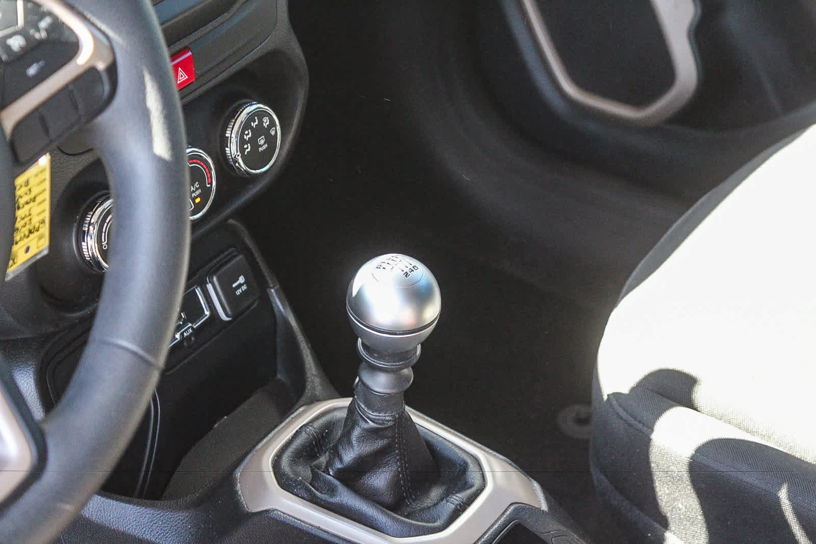 Used 2016 Jeep Renegade Sport w/ Power & Air Group FWD image 24