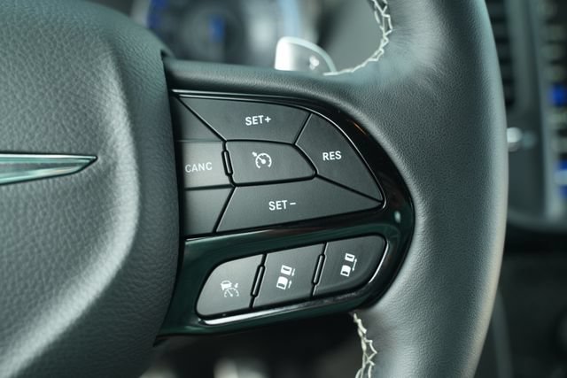 Used 2023 Chrysler 300 C RWD image 33