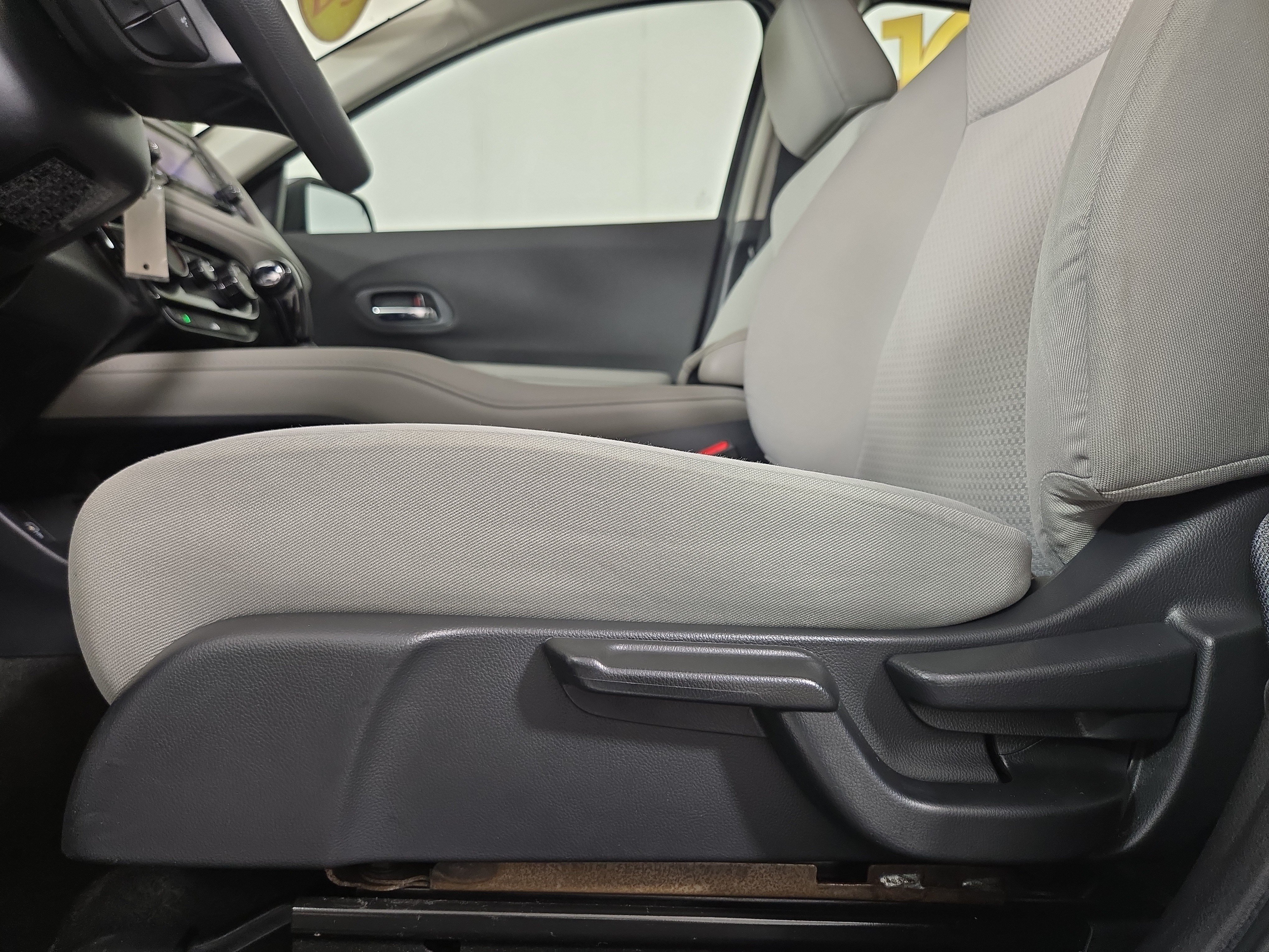 Used 2020 Honda HR-V LX image 25