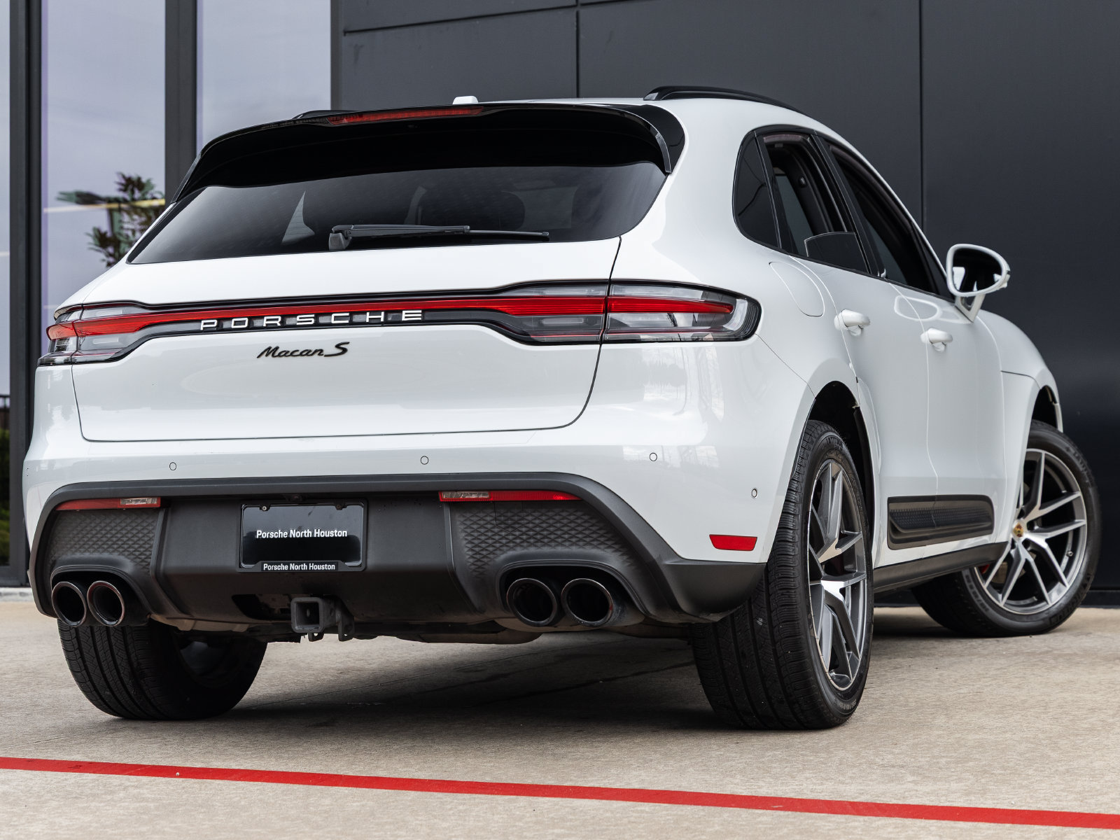 Certified 2022 Porsche Macan S AWD/4WD image 11