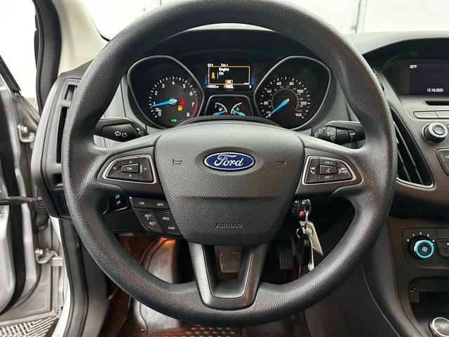 Used 2016 Ford Focus SE w/ SE Power Seat Package image 14