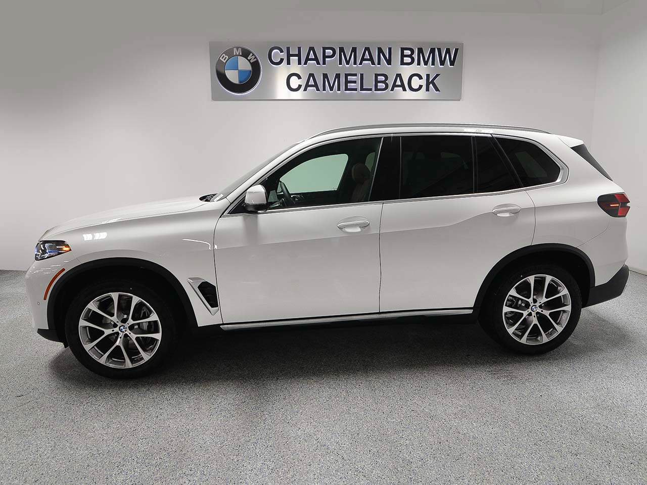 Used 2026 BMW X5 xDrive40i AWD/4WD image 3