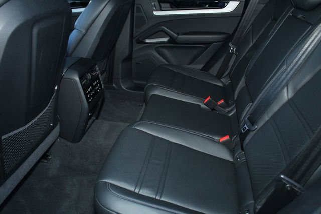 Certified 2025 Porsche Cayenne Coupe image 25