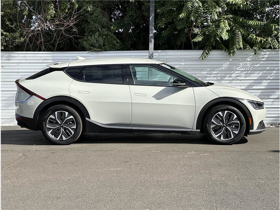 Used 2024 Kia EV6 Light AWD/4WD image 9