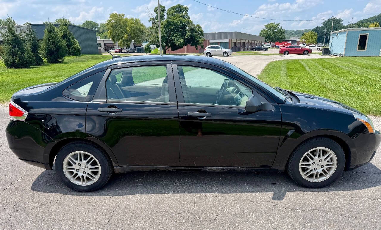 Used 2010 Ford Focus SE FWD image 6