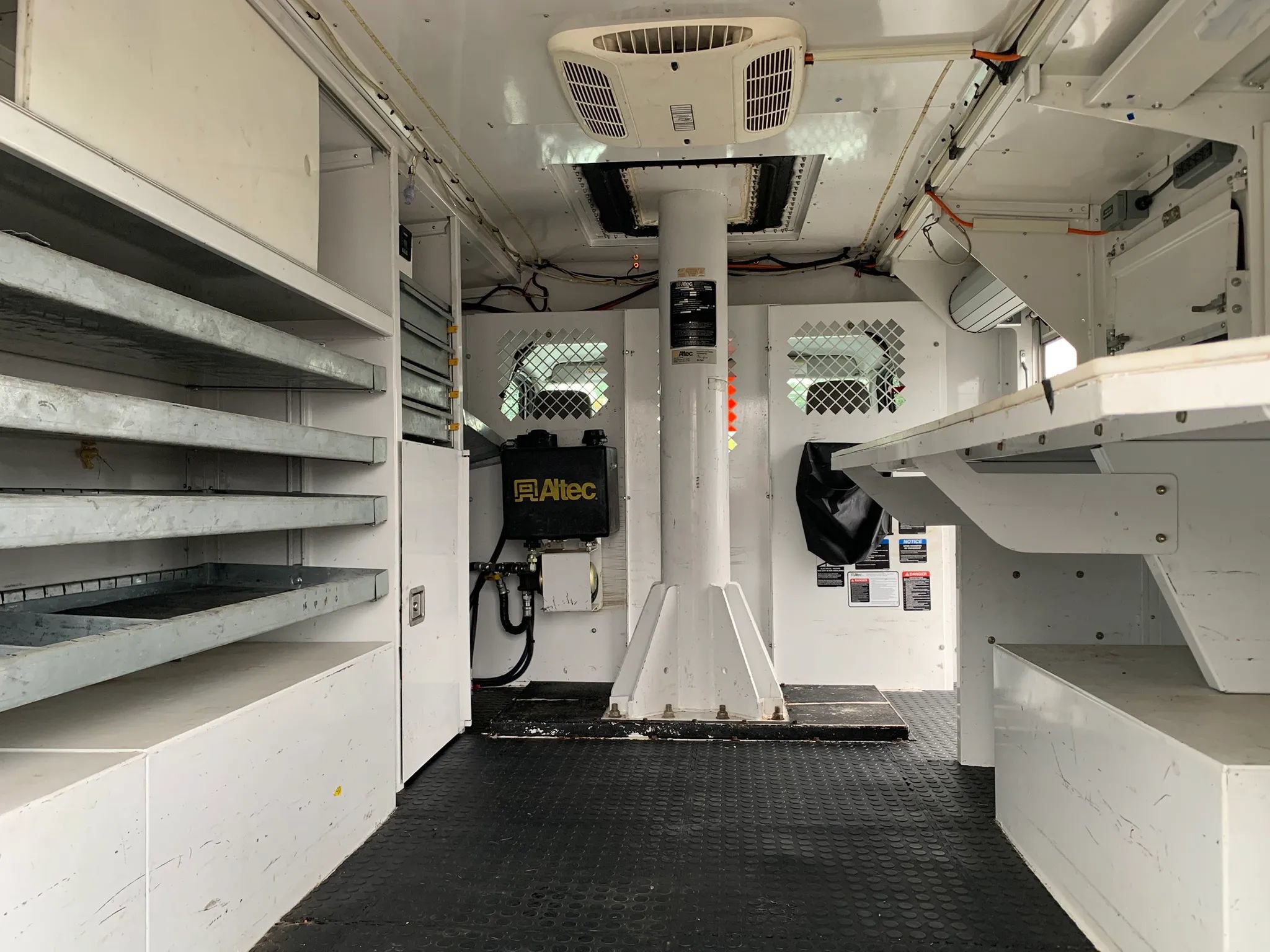Used 2019 Ford E-350 and Econoline 350 Super Duty RWD image 31