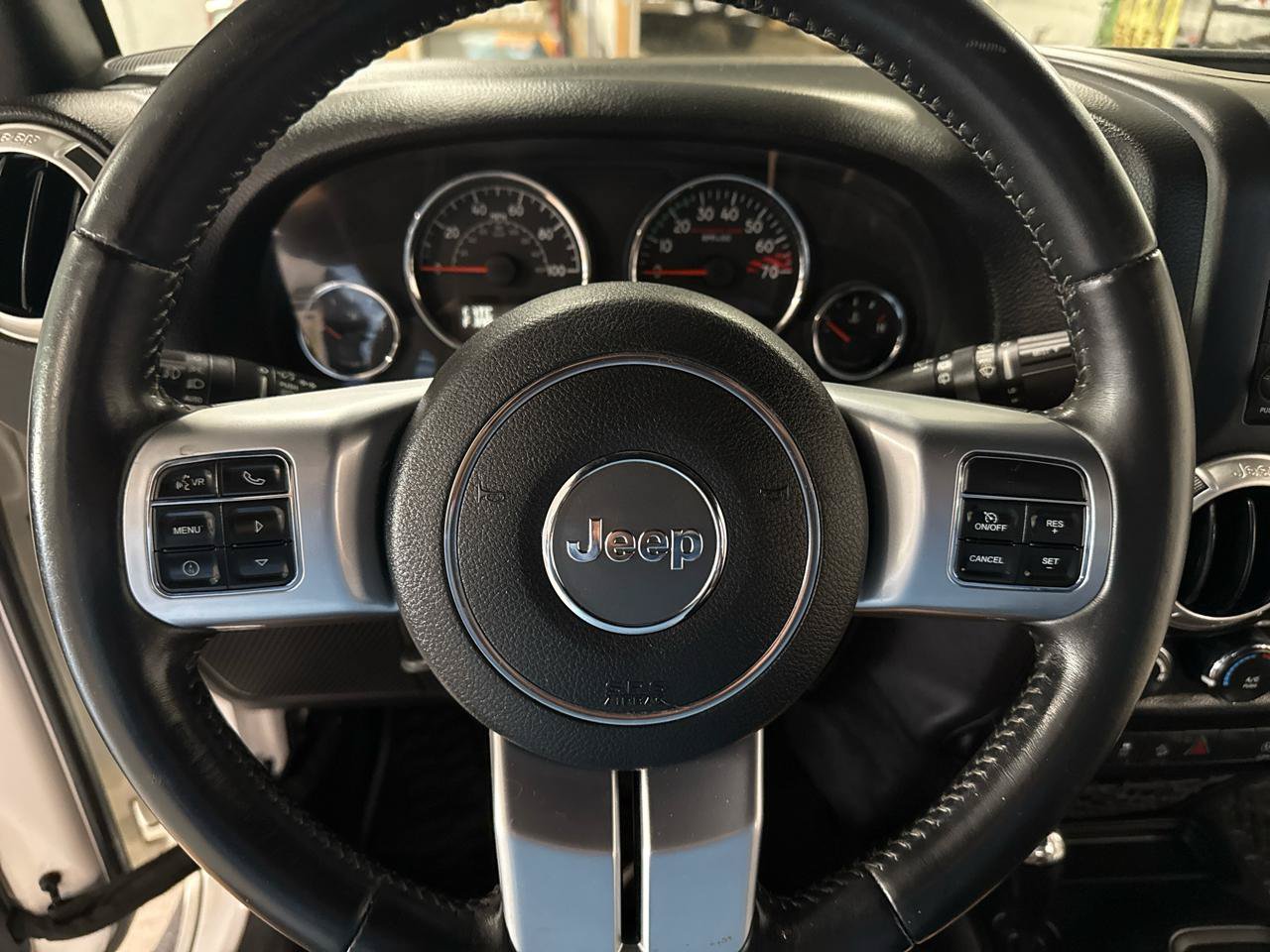 Used 2016 Jeep Wrangler Unlimited Rubicon AWD/4WD image 12