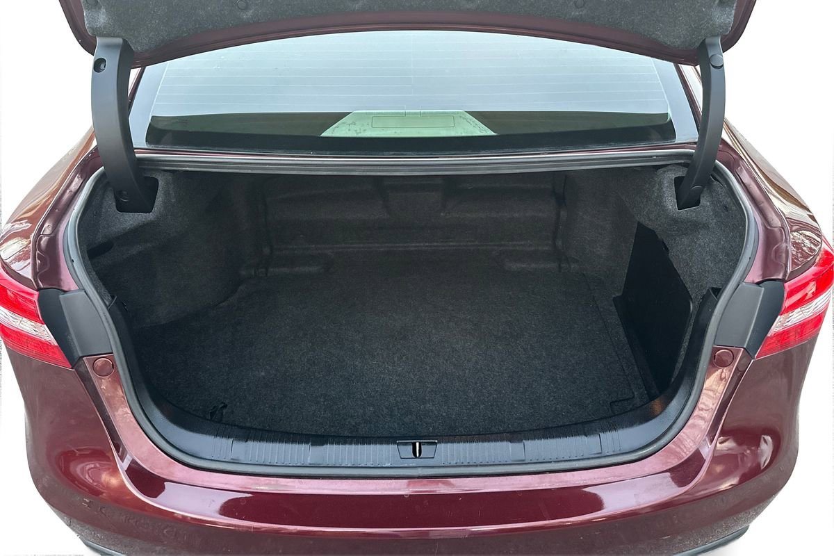 Used 2015 Toyota Avalon Limited image 12