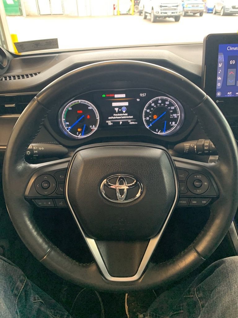 Used 2021 Toyota Venza XLE w/ Softex Package image 5