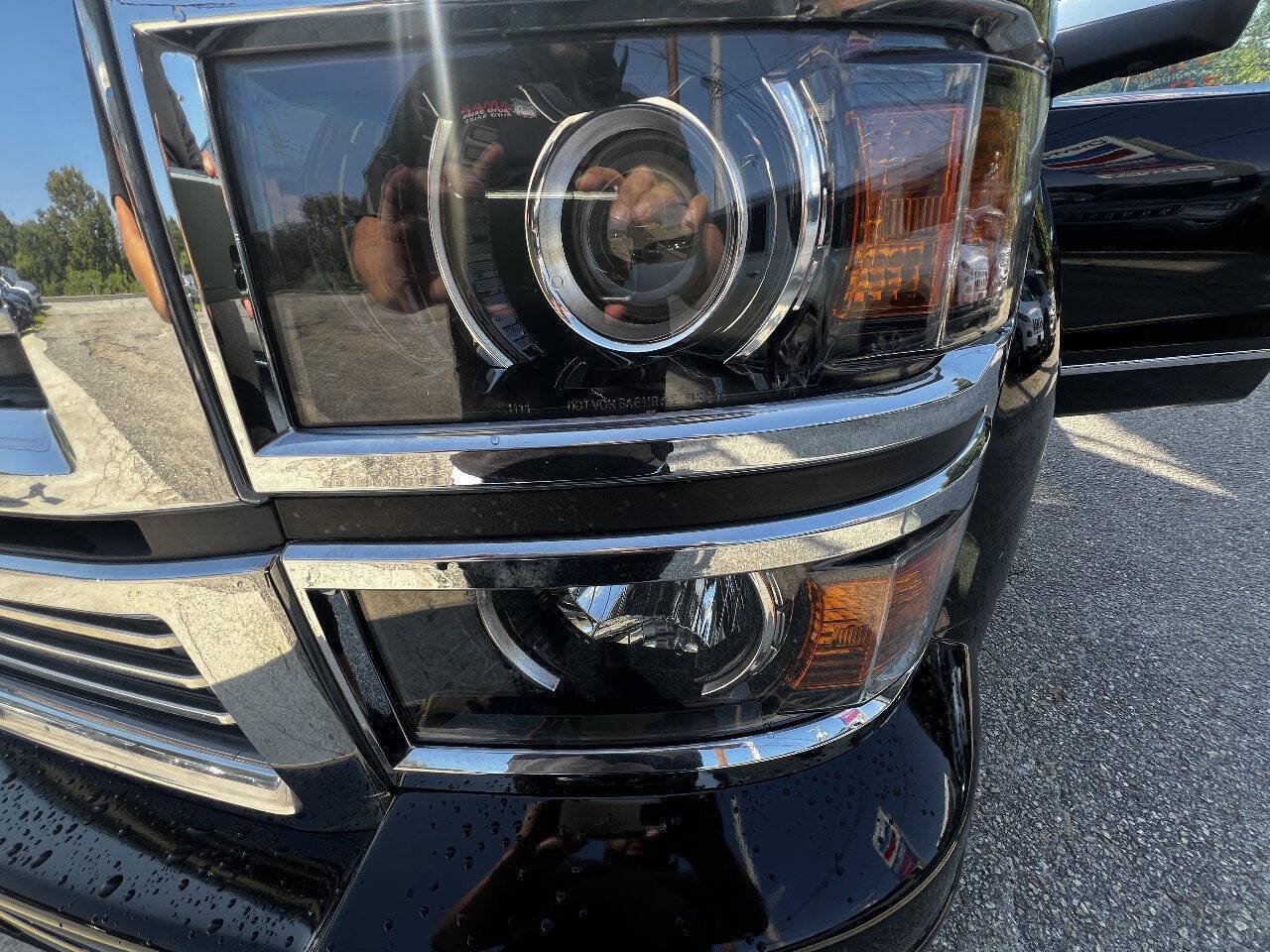 Used 2015 Chevrolet Silverado 1500 High Country w/ High Country Premium Package AWD/4WD image 19