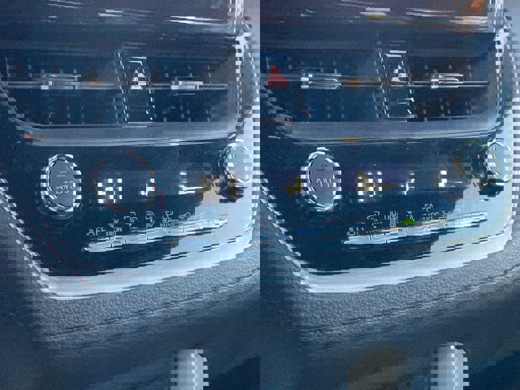 Used 2024 Toyota Corolla Cross SE AWD/4WD image 19